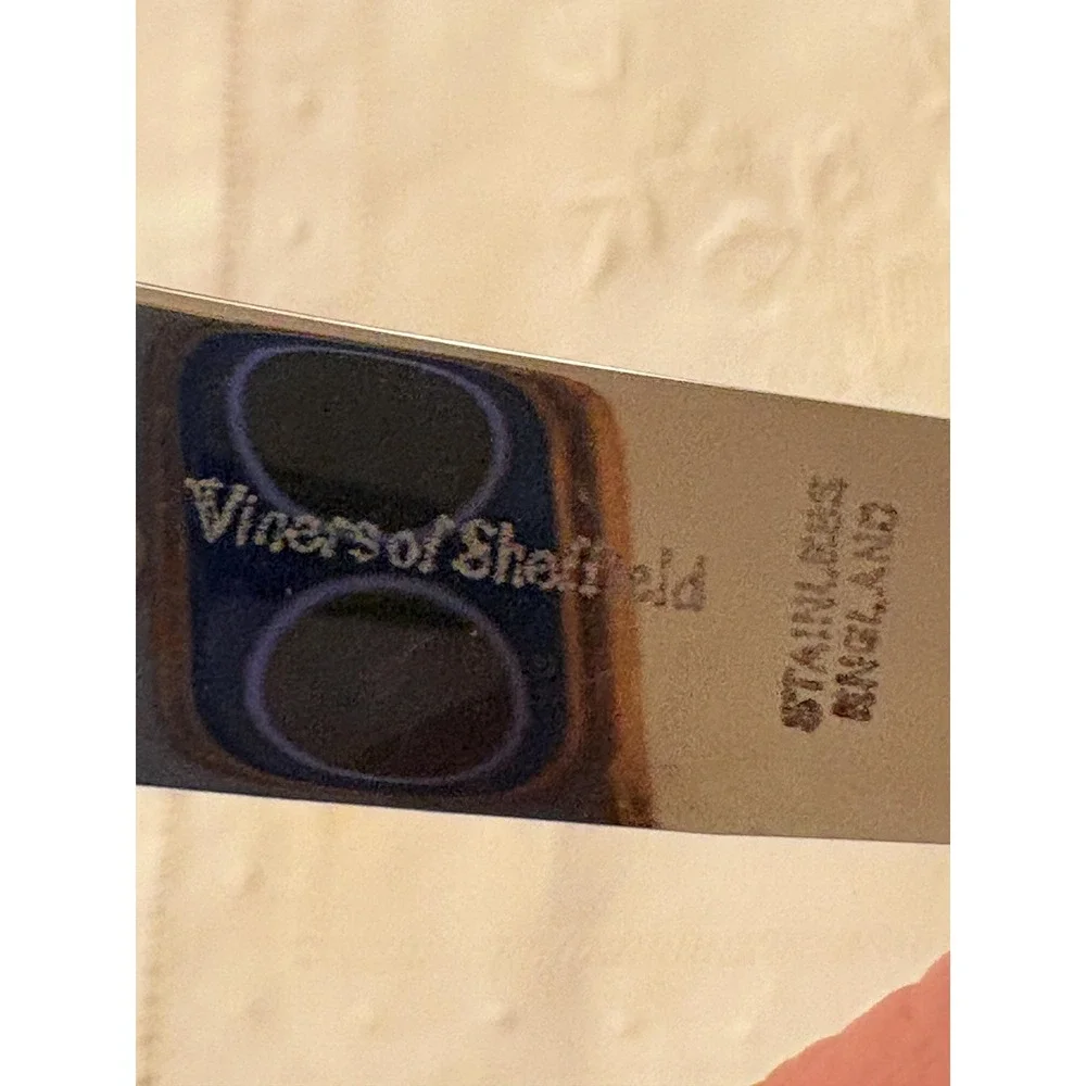 Vintage Viners of Sheffield Stainless Butter Knife England Shell‎ Floral Handle